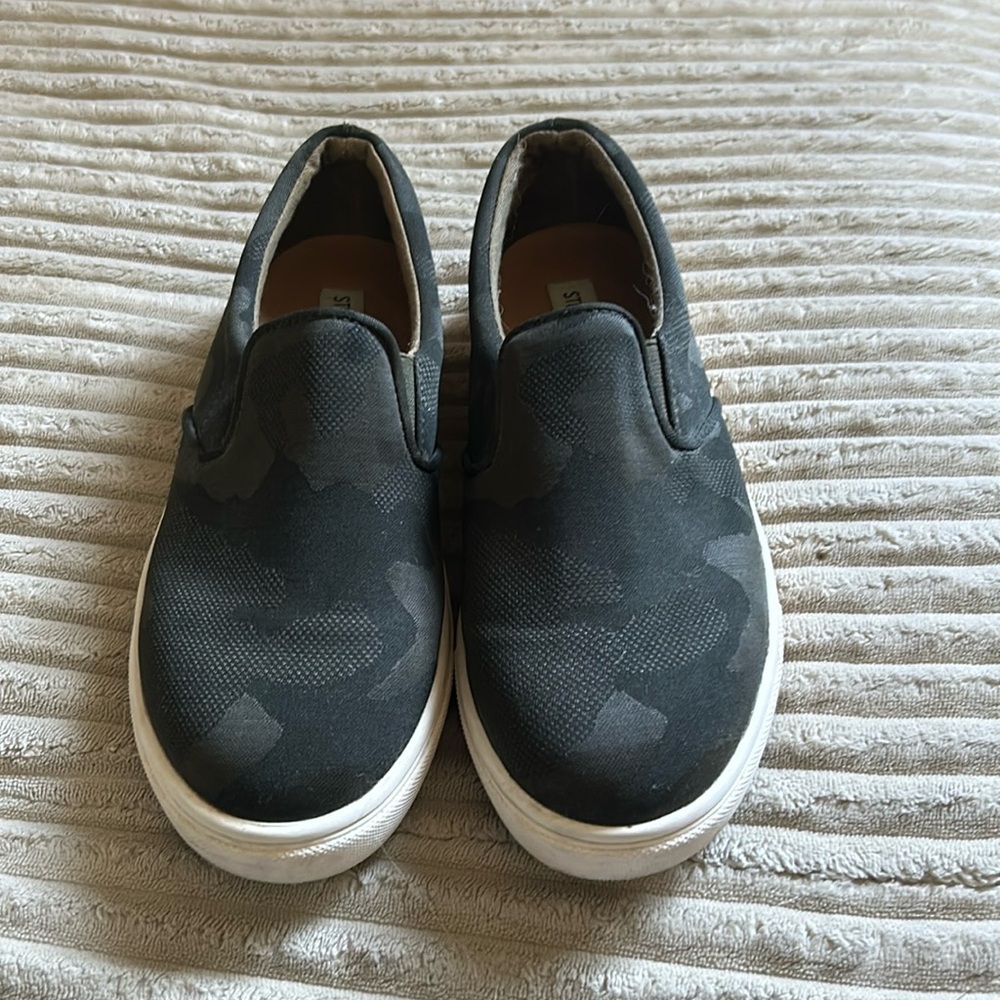 Steve Madden camo slip on shoes